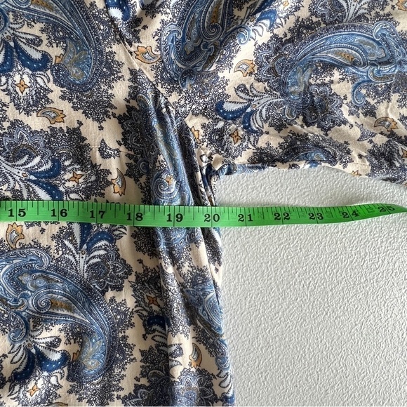 H&M Dress Paisley Print Midi Length Bell Sleeve Keyhole Back Women's Size 10 - Picture 7 of 8